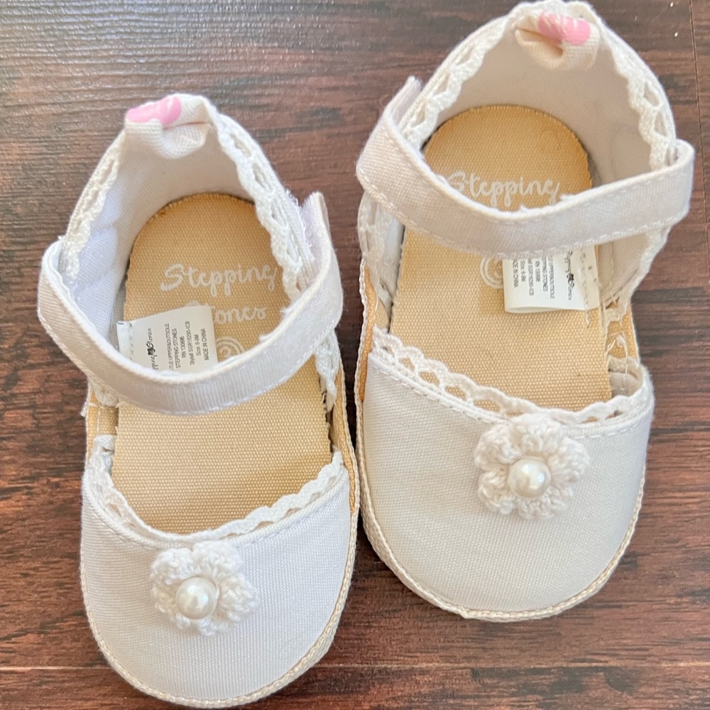 Baby girl shoes, Stepping Stones sandals, pearl flower, size 3, never worn - Picture 2 of 3